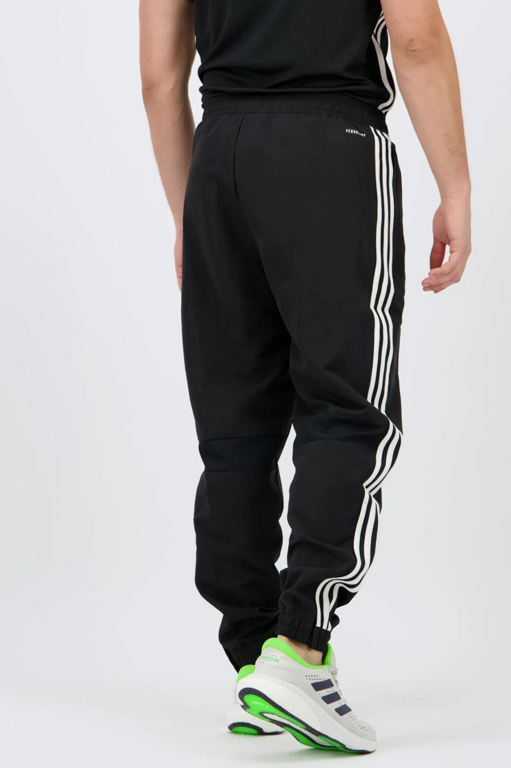 Calças adidas Tiro Essentials Woven